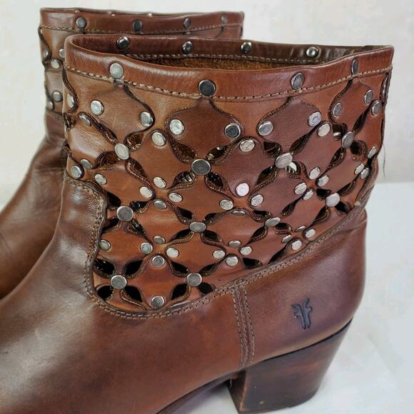 Frye Women Size 10 B Brown Leather Courtney Studded Ankle Boots 71067 Bootie - Picture 2 of 10